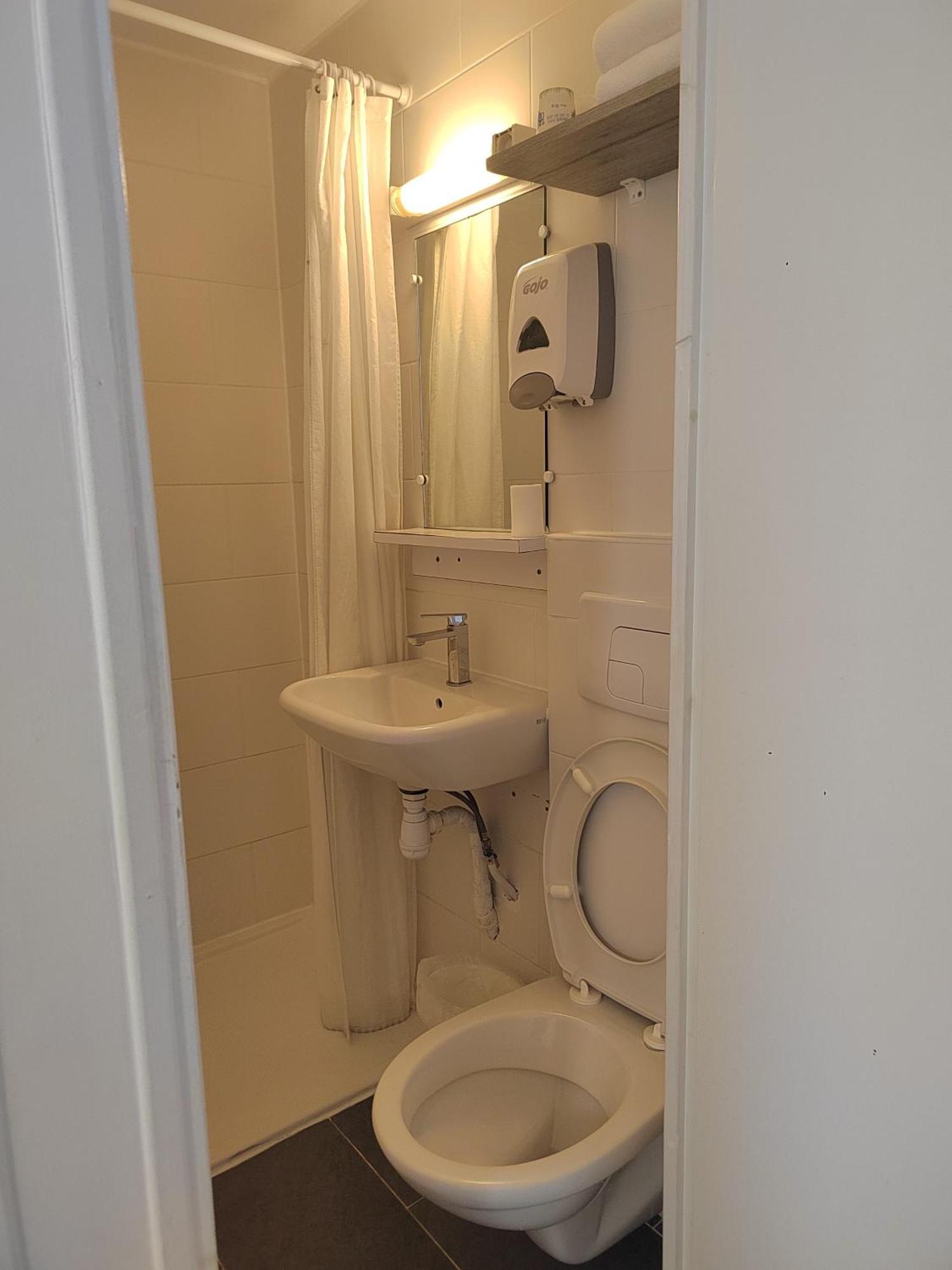 Alpha Hotel Bouafle Bagian luar foto