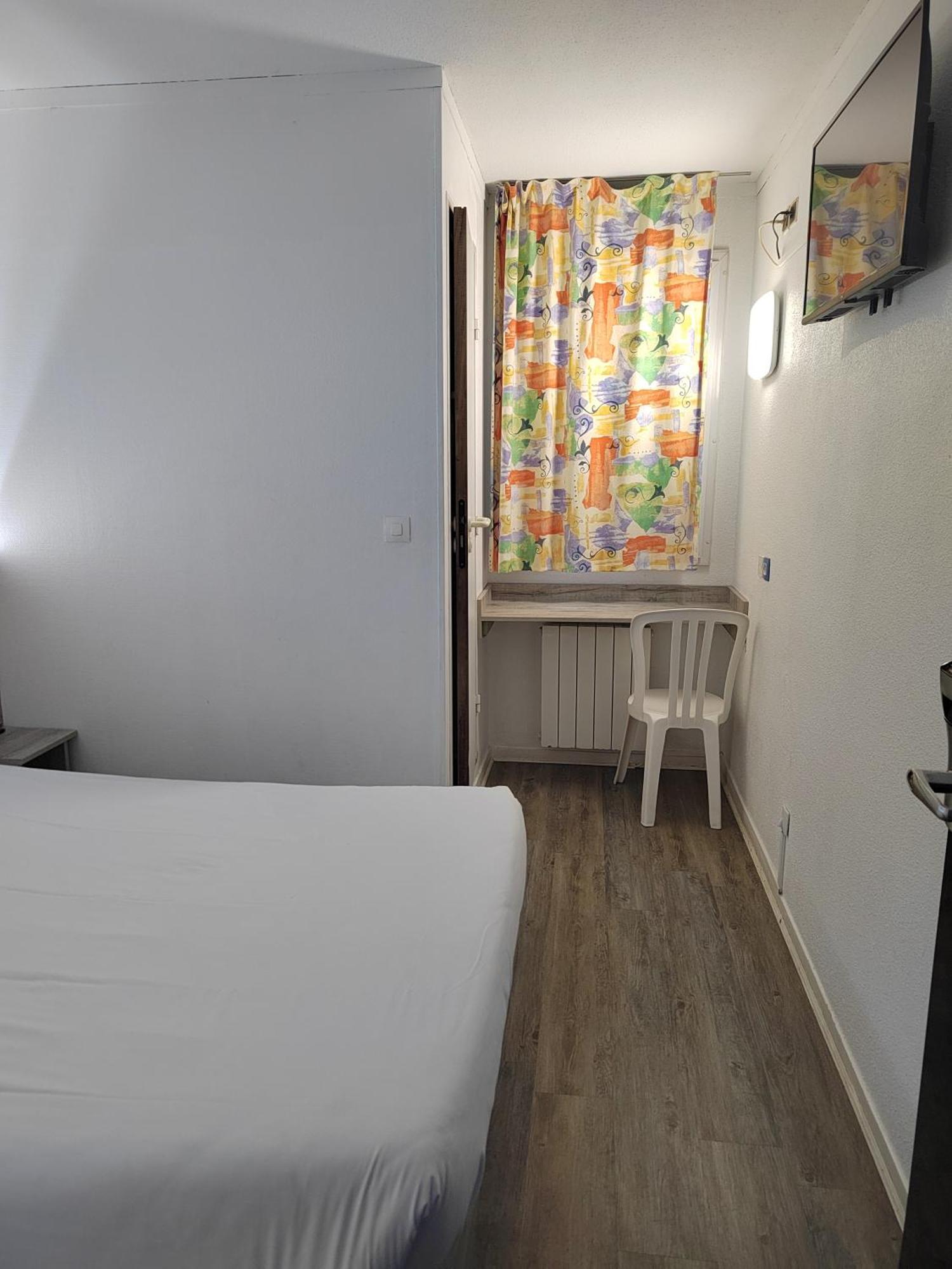 Alpha Hotel Bouafle Bagian luar foto