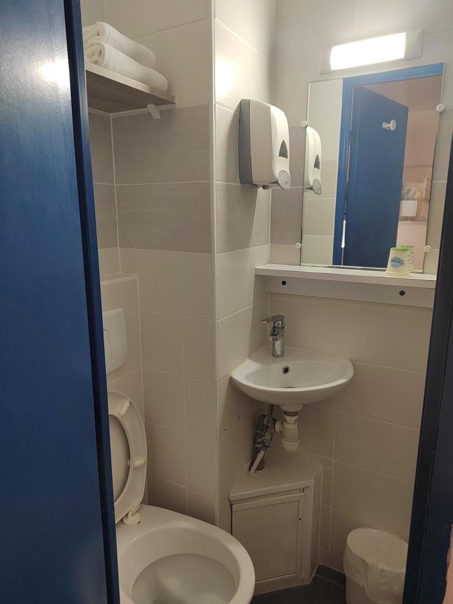 Alpha Hotel Bouafle Bagian luar foto