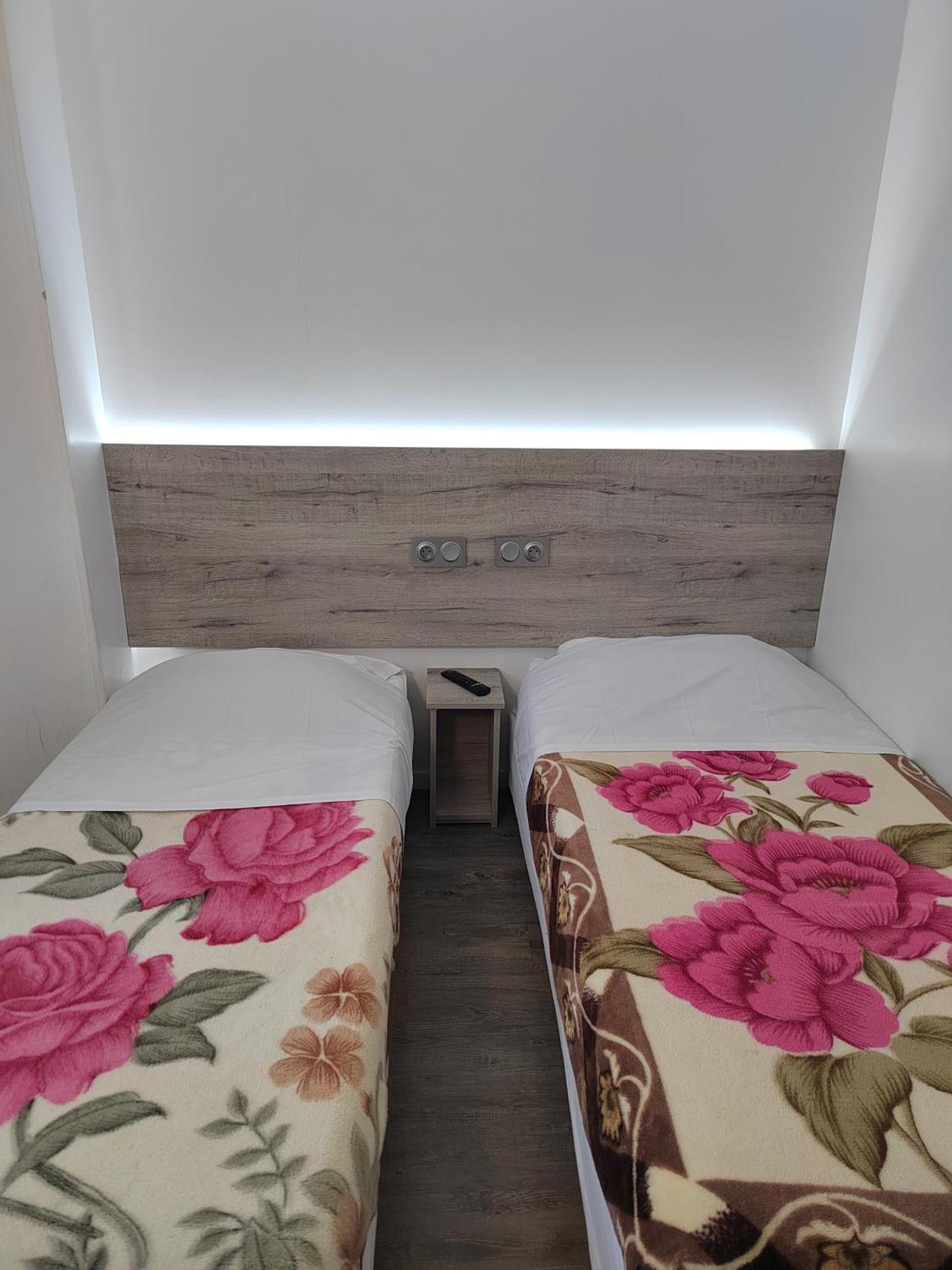 Alpha Hotel Bouafle Bagian luar foto
