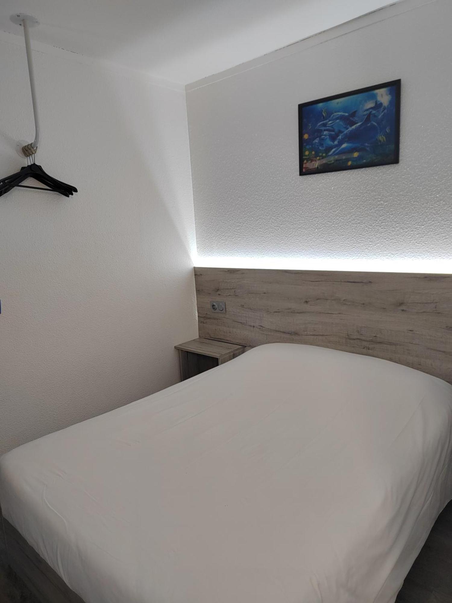 Alpha Hotel Bouafle Bagian luar foto