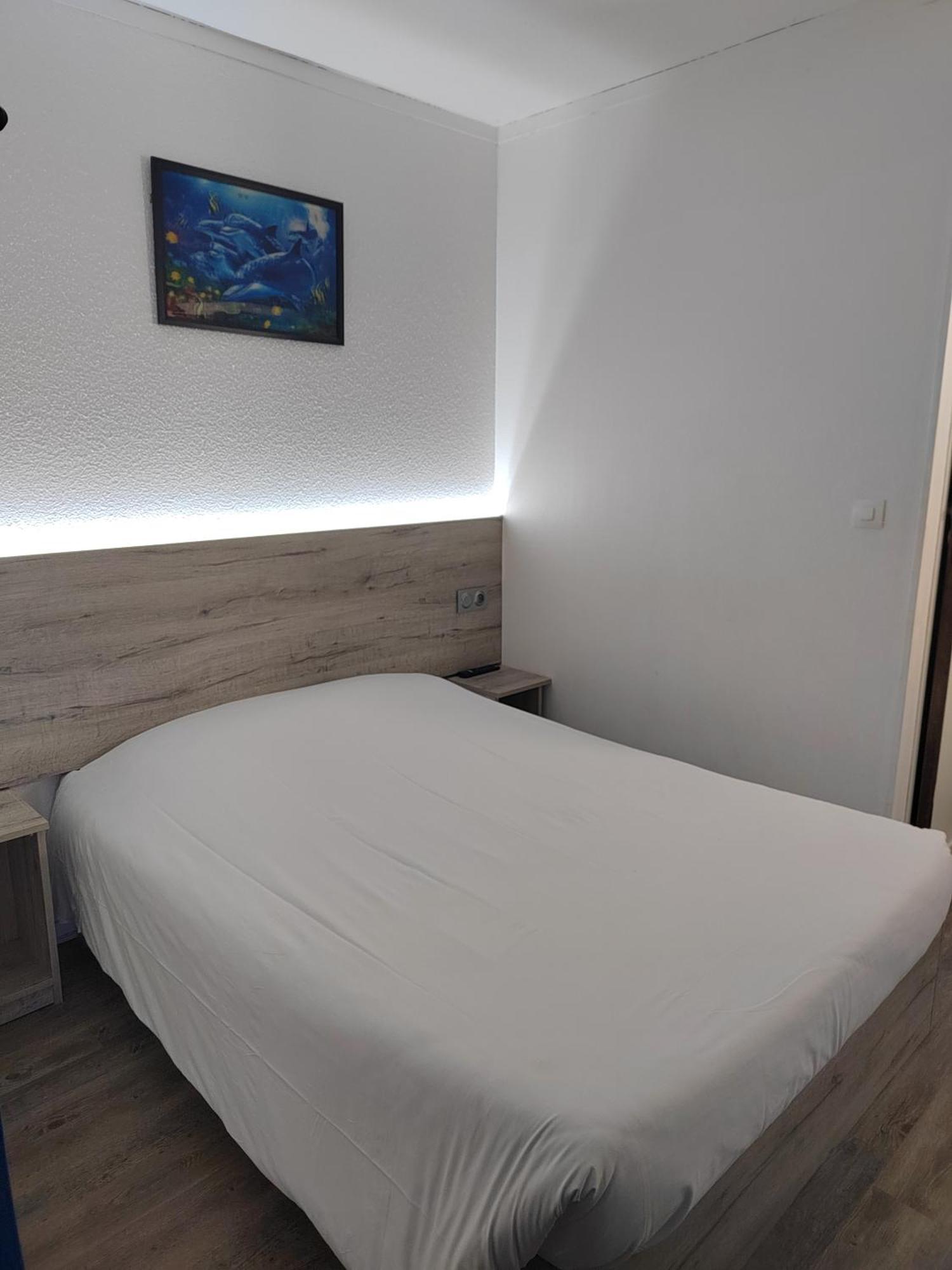 Alpha Hotel Bouafle Bagian luar foto