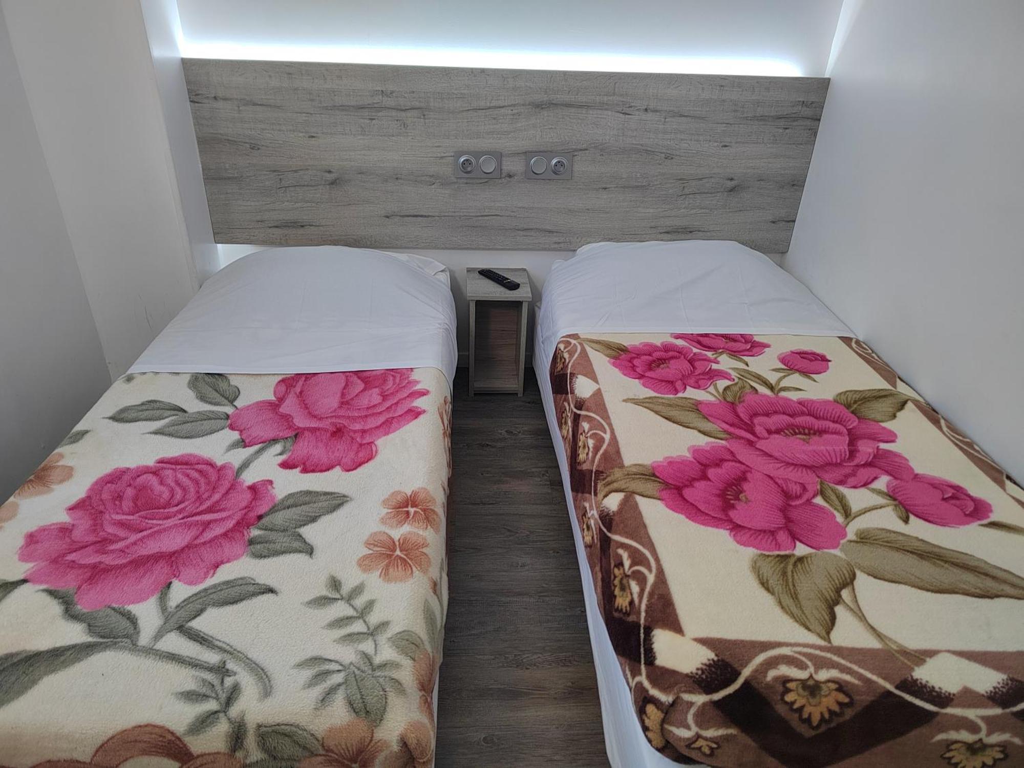 Alpha Hotel Bouafle Bagian luar foto