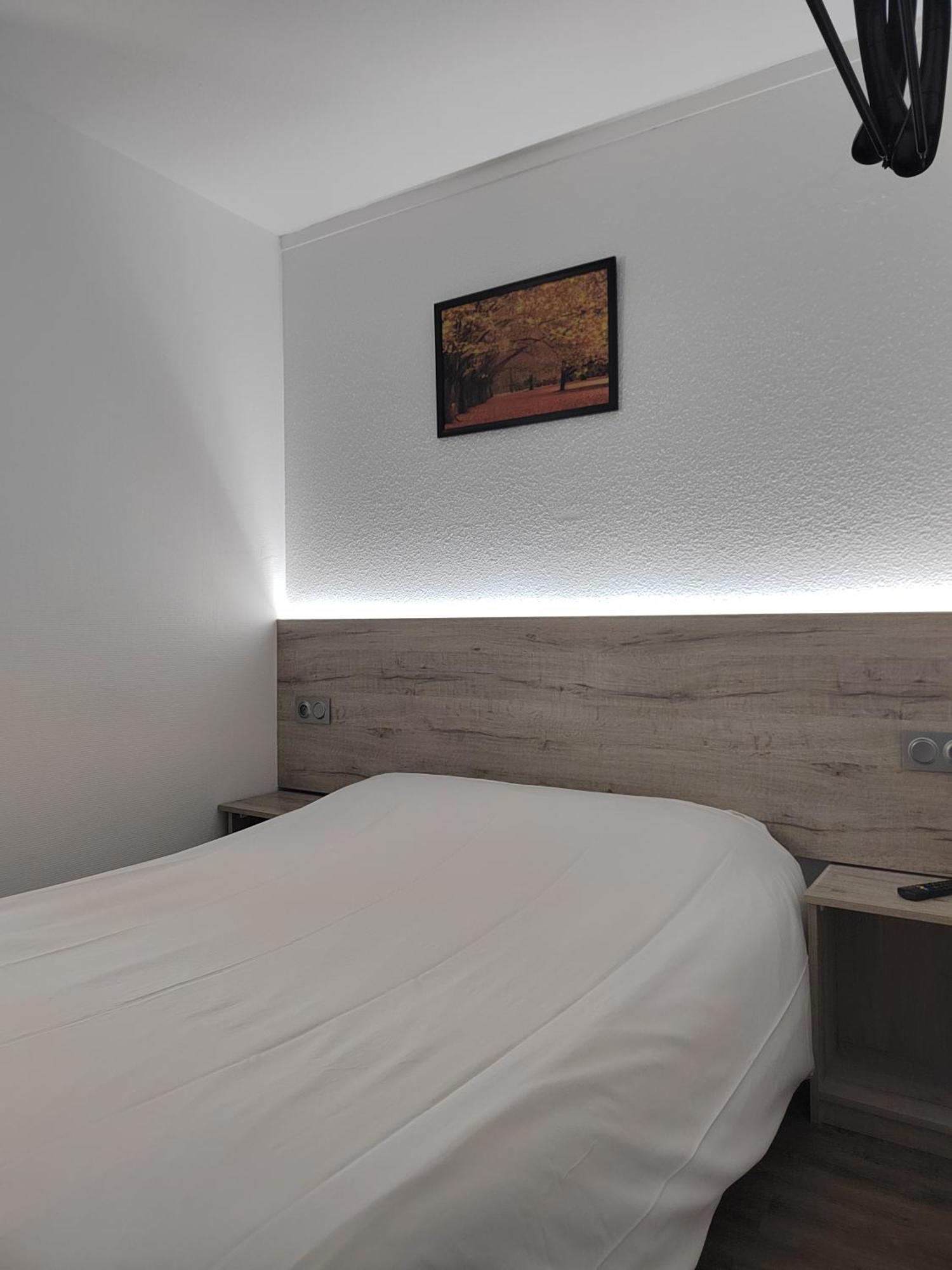 Alpha Hotel Bouafle Bagian luar foto