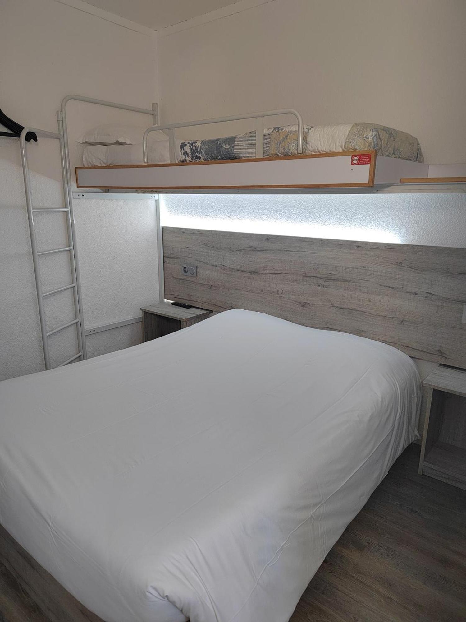 Alpha Hotel Bouafle Bagian luar foto