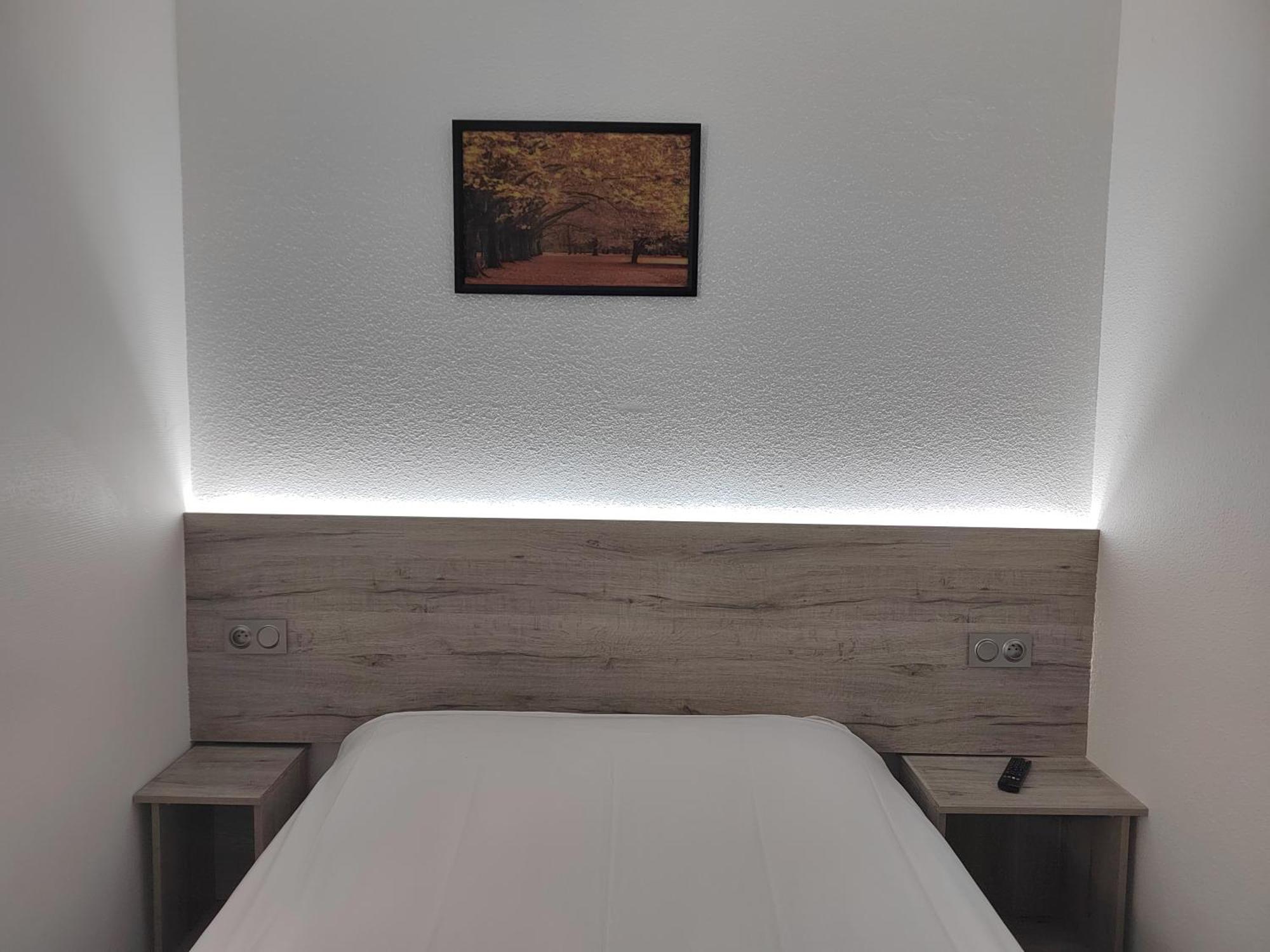 Alpha Hotel Bouafle Bagian luar foto